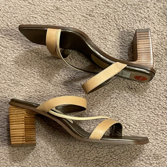 New Anne Klein tan size 7.5 strapped sandals - Picture 3 of 5